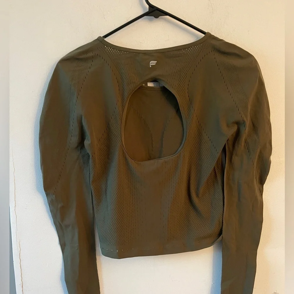 Fabletics Seamless Sculpt Long Sleeve Crop Top Olive Green Workout Top L NWT